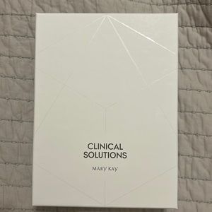Brand New!!! Mary Kay Clinical Solutions Retinol 5.0 & Facemilk.